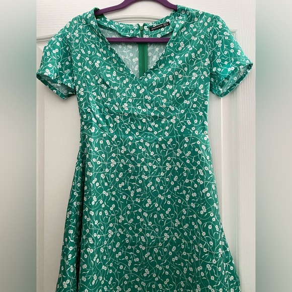 JJWM Wowan Green Floral Mini Dress w Back Zip size Small - Picture 1 of 7